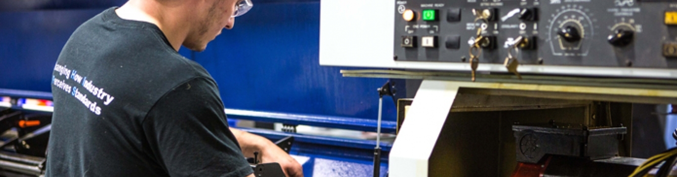 OPERATOR LA MAŞINI CU COMANDĂ NUMERICĂ(CNC)  În luna IULIE vom organiza deschiderea pentru un nou curs OPERATOR LA MAŞINI CU COMANDĂ NUMERICĂ(CNC) 